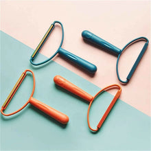 2-in-1 Portable Lint Remover – Long-Handle Brush & Sticky Roller for Clothes, Furniture & Carpets (1 Pc)