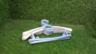 Large Adjustable Plastic Dress Hangers – Space-Saving & Lightweight (5 Pc) - Goyaldeal.com