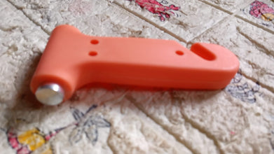 Car Safety Hammer - Emergency Rescue Tool with Window Breaker & Seatbelt Cutter - Goyaldeal.com