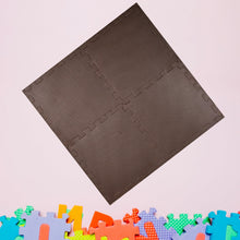 Interlocking play mats arranged for soft crawling surface