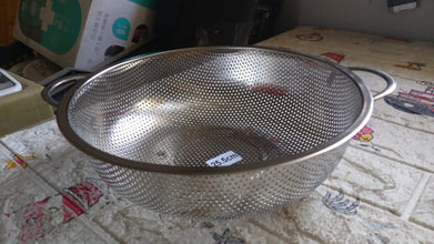 Stainless Steel Colander with Handle, Large Strainer Basket for Kitchen (25.5 cm) - Goyaldeal.com
