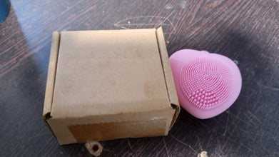 Waterproof Heart-Shaped Face Wash Brush | Silicone Facial Cleansing & Exfoliating Scrubber for Women - Goyaldeal.com